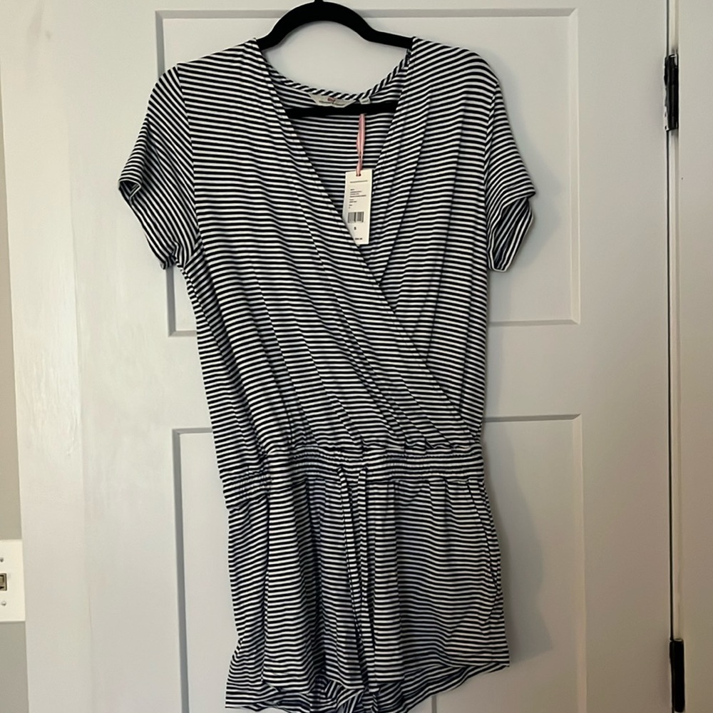 Vineyard Vines Feeder Stripe Romper. Color: DEEP BAY, size small